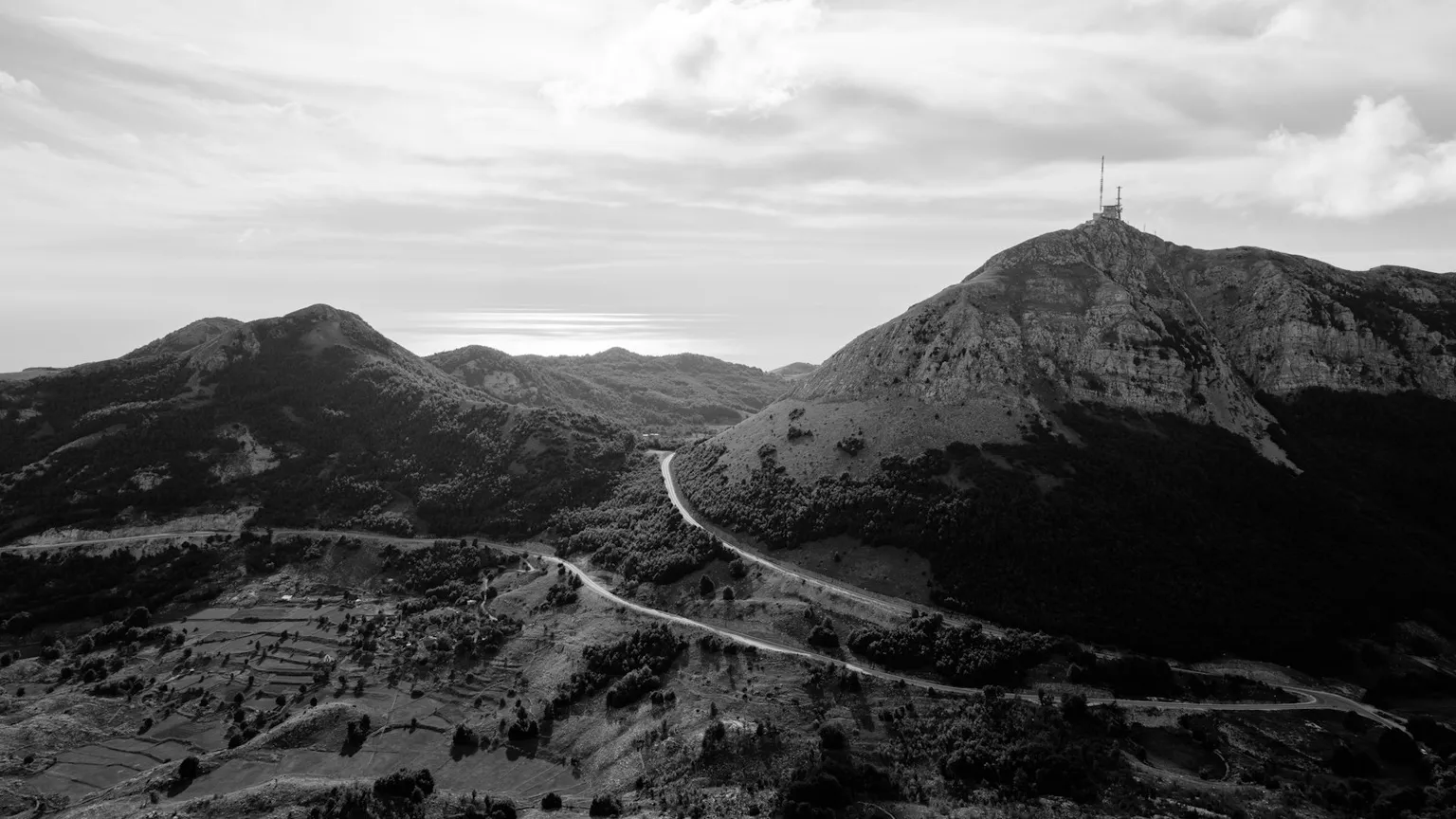 Internet donde no llega la fibra: opciones reales para empresas en zonas rurales