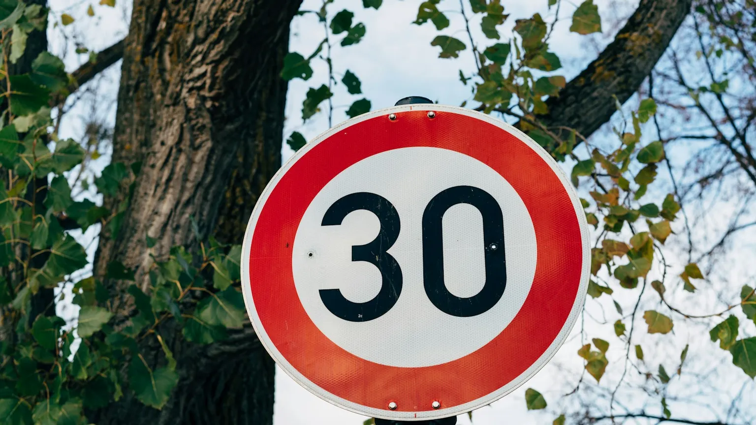 Cómo reducir multas por exceso de velocidad en su flota