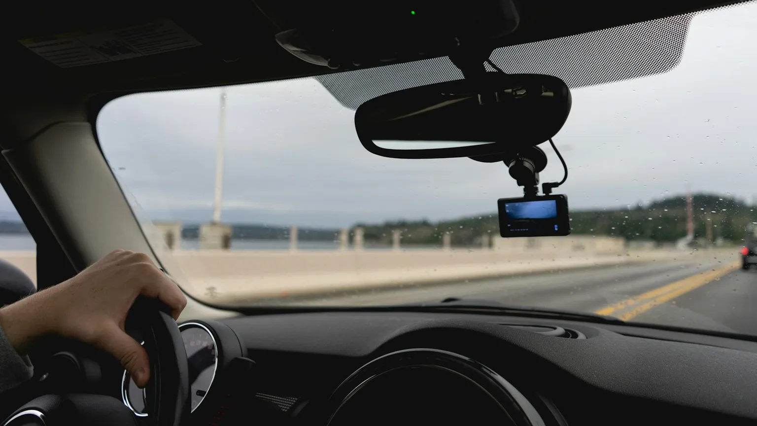 ¿Para qué sirve integrar cámaras con el GPS de su flota?
