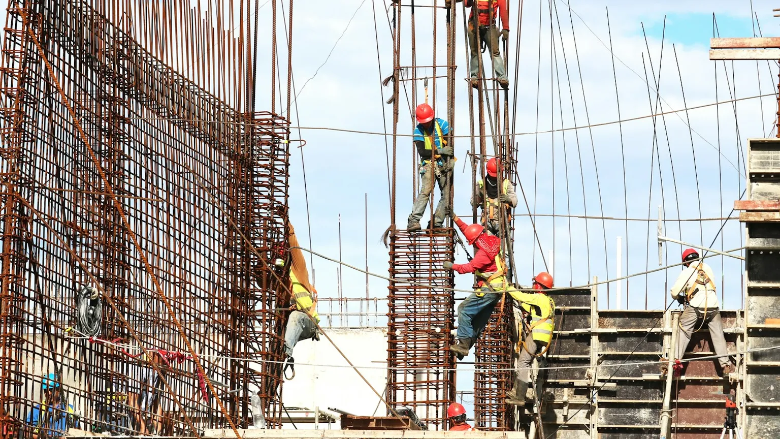 Radios en construccion: por que se pierde la señal en altura
