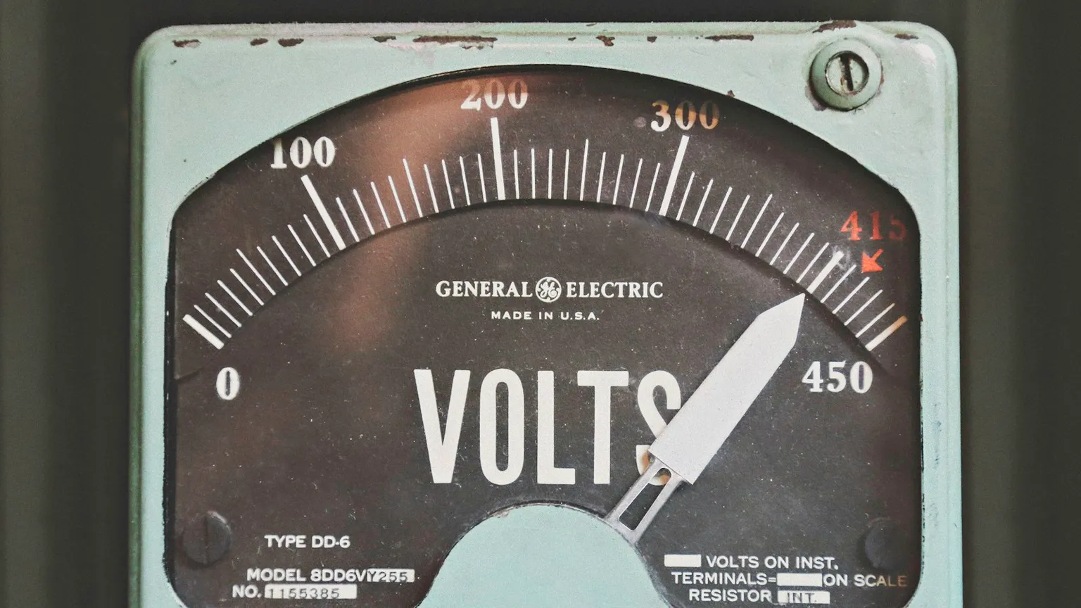 Cómo el monitoreo de consumo eléctrico reduce costos en su planta
