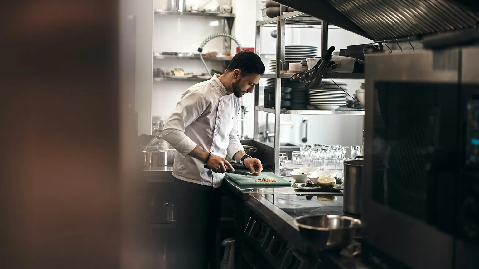 Monitoreo de temperatura: qué exige la norma en farmacias, restaurantes y bodegas